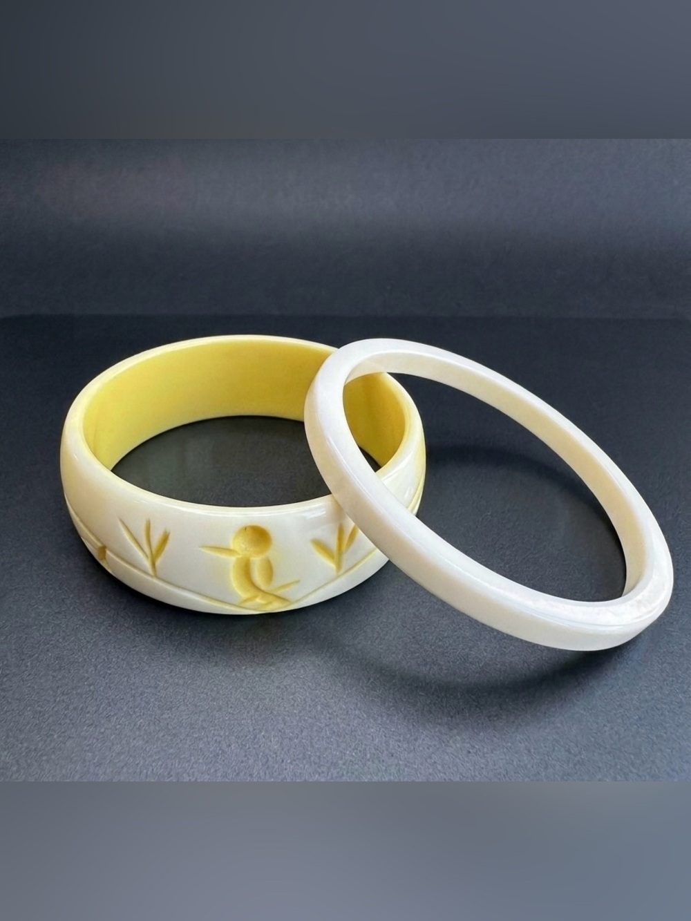 VTG Hattie Carnegie Carved Bird Bangle Bracelet Set MCM Mid Century White Yellow